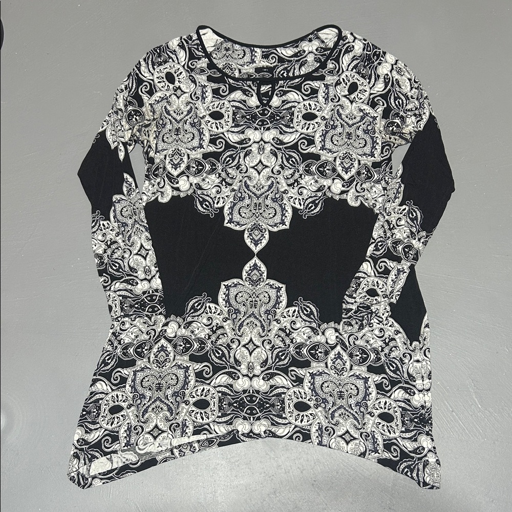 Soma All Over Design Soft and Cozy Shirt (Women’s Large)